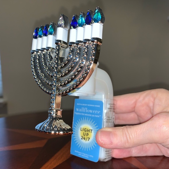 Bath & Body Works Menorah Nightlight Wallflowers Fragrance Plug - Picture 5 of 5